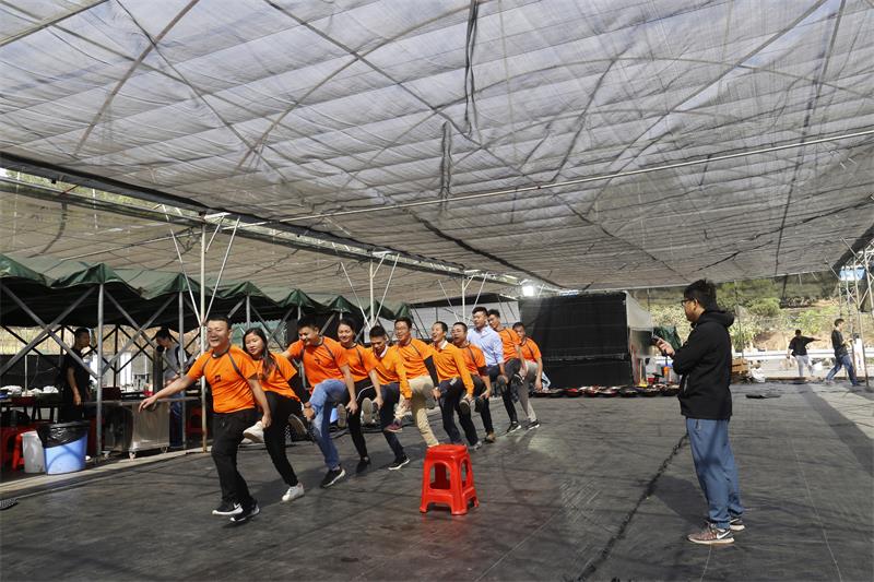 超越團隊?wèi)敉馔卣褂螒?